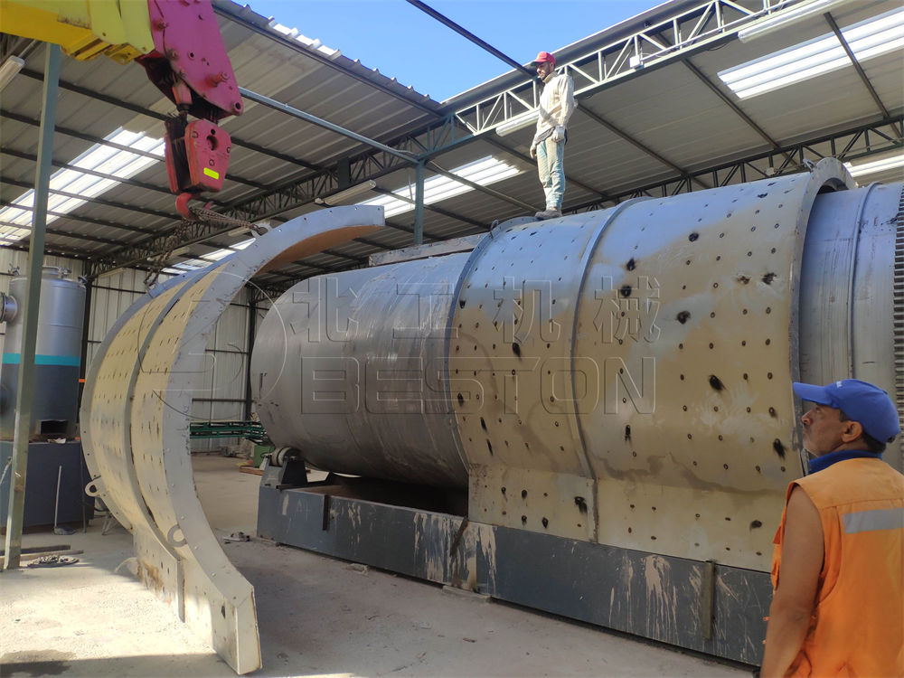 智利16噸廢舊輪胎煉油設備安裝現場第3張